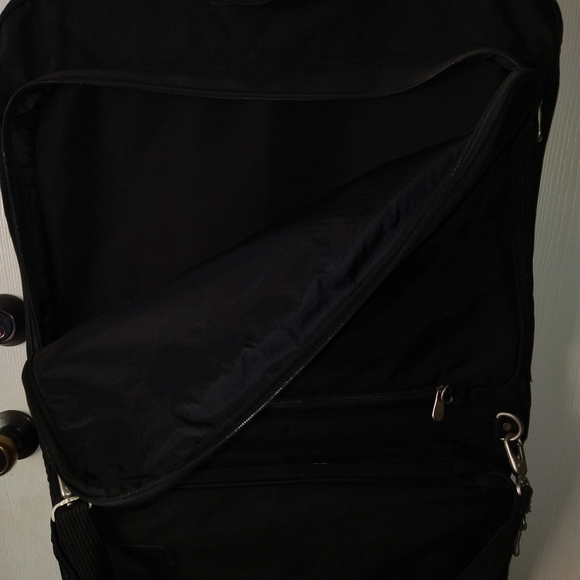 Hanging travel bag - Picture 3 of 3